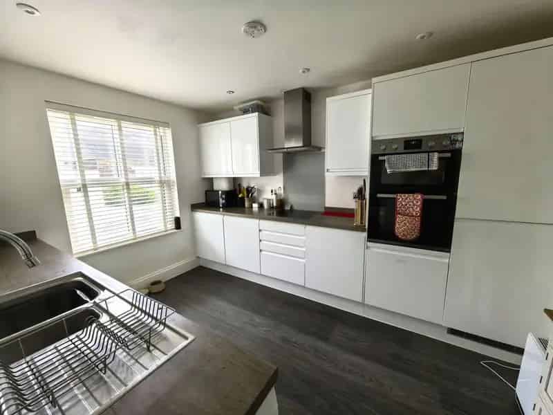 4 Bedroom Semi Detached House To Rent