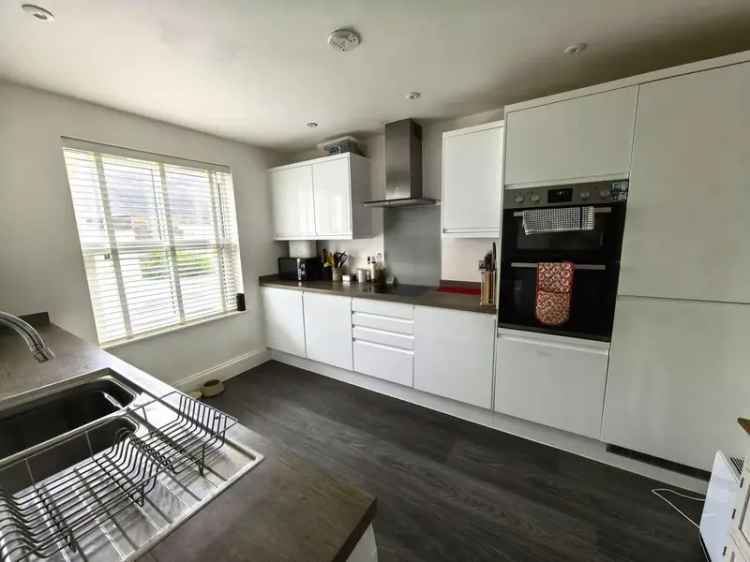 4 Bedroom Semi Detached House To Rent