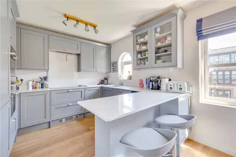 2 Bedroom Flat Near Eel Brook Common London