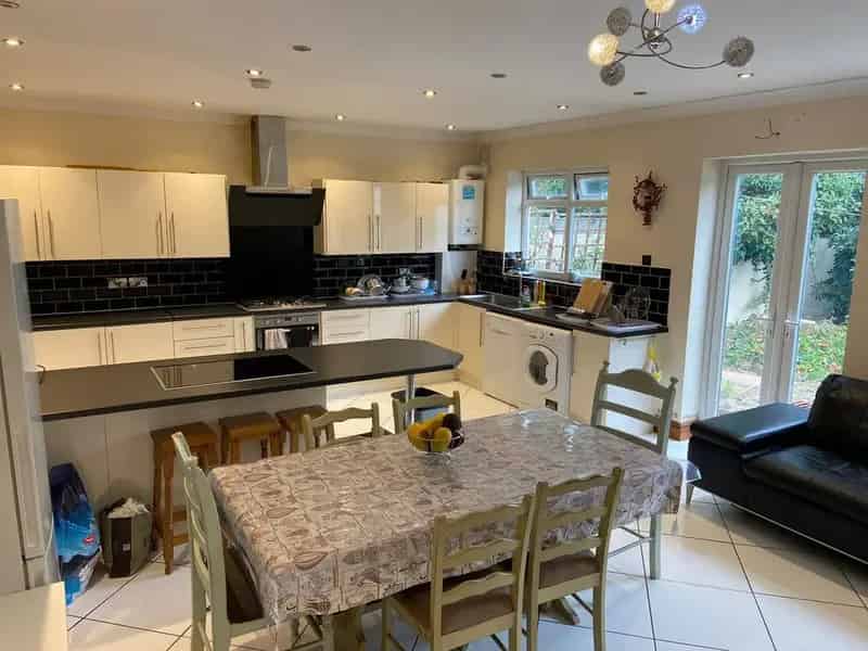 6 Bedroom Detached House to Rent for Students