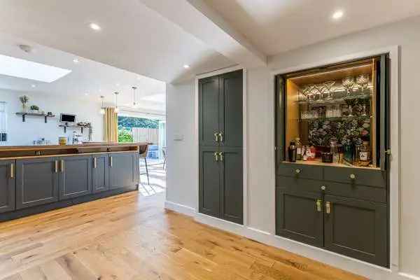Five Bedroom Family Home Near Farnham