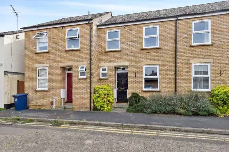 4 Bedroom Terraced House for Sale Near City Centre