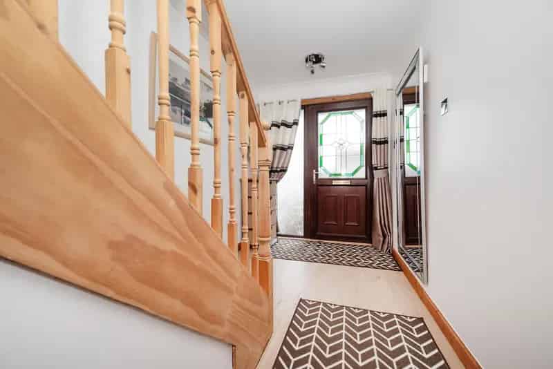 3 Bedroom Terracde House with Solar Panels and Updated Kitchen