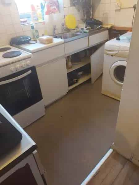 1 Bed Top Floor Flat Central Location