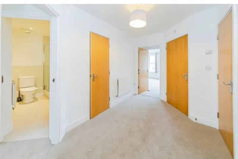 2 Bed 2 Bath Apartment Haywards Heath Gated Development Allocated Parking