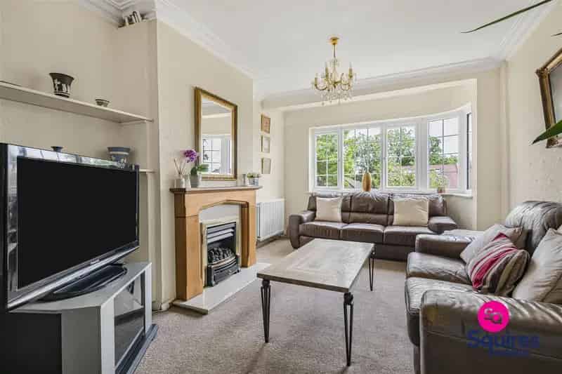 3 Bedroom Semi Detached House Mill Hill East