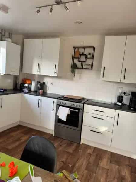 Beautiful Two Bed Flat Modern Quiet Area Parking