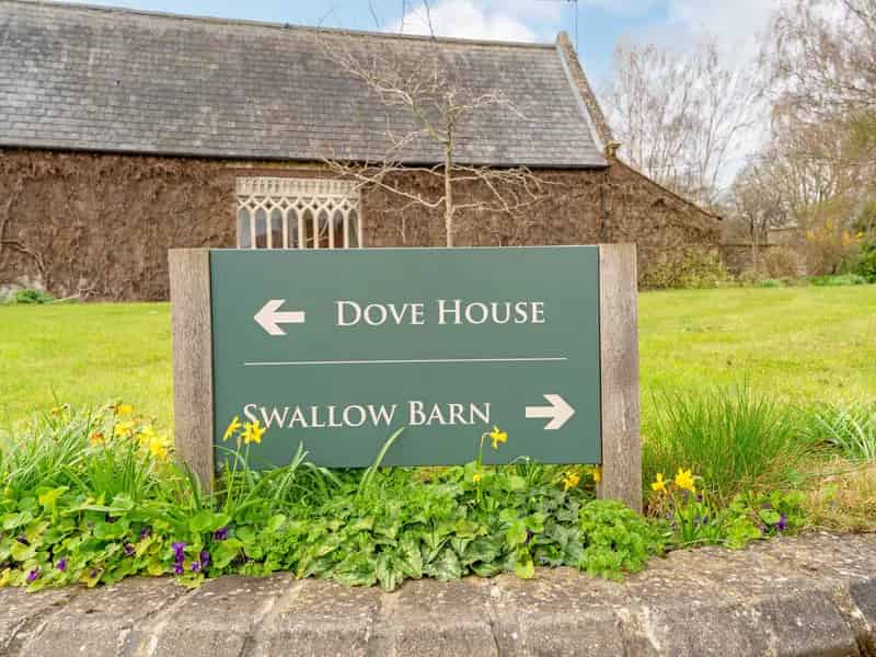 11 Bedroom Country House with Barn and Lake