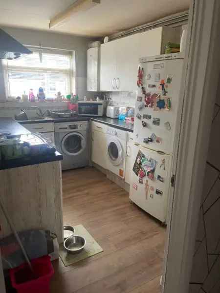 1 Bed Ground Floor Flat Newly Decorated Near Watford Junction