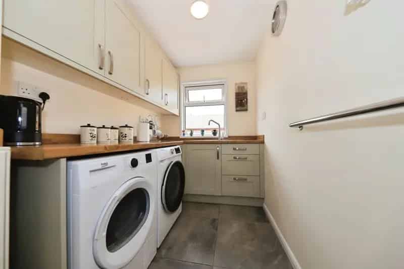 Spacious 3-Floor Family Home with Garage near Kidderminster Schools