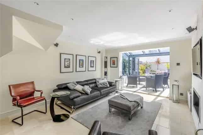 Four Bedroom House for Sale in Hurlingham Square London