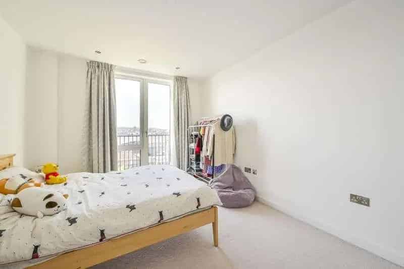 2 bed flat for sale