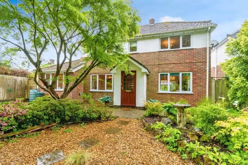 3 Bed Detached House in Rownhams
