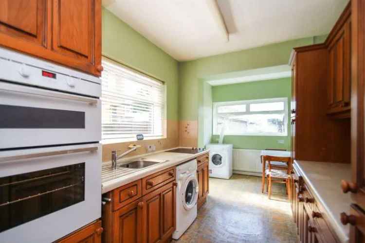 4 Bedroom Detached House in Winton Bournemouth
