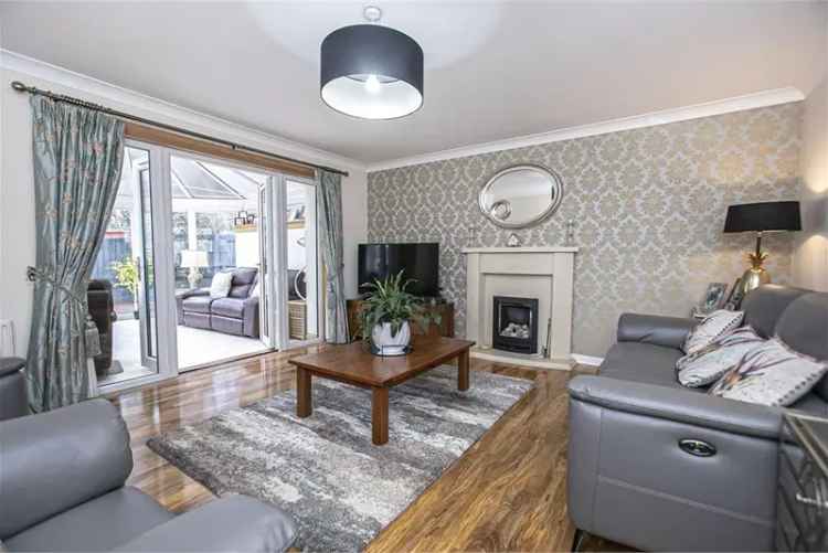 5 Bed House - Detached with 2 Reception Rooms