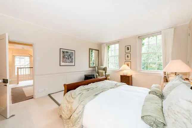 Semi-detached house to rent in Frognal, Hampstead NW3