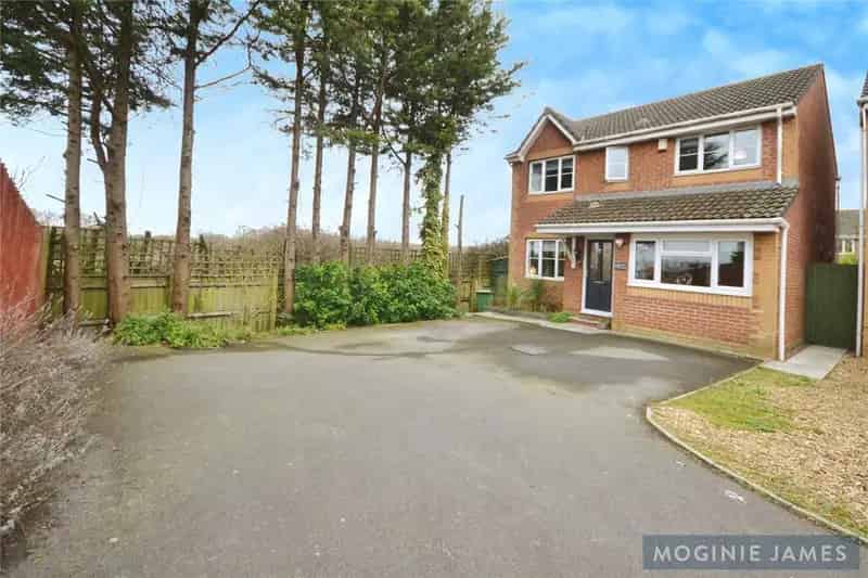 4 Bedroom Detached House For Sale