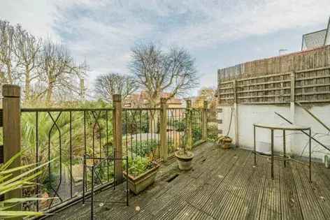 2 Bedroom Flat 112 m² London Terrace Garden