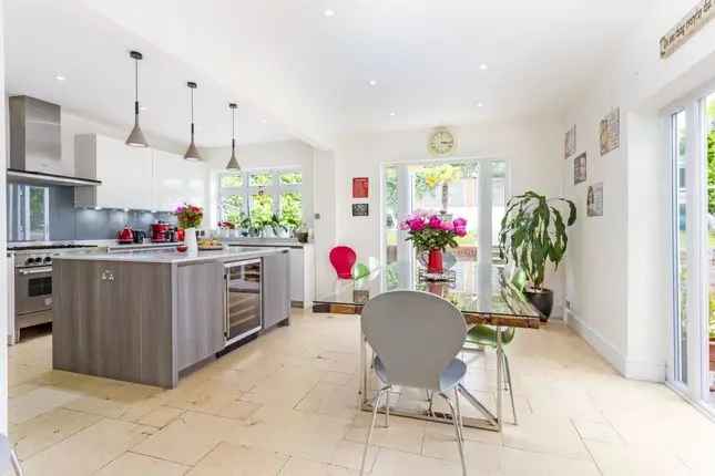 Detached House to Rent Grove Avenue London N10