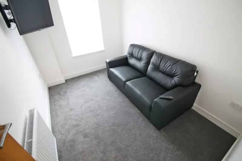 4 bedroom House of Multiple Occupation
 For Sale