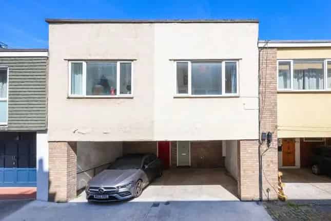 2 Bedroom Mews House Clifton Village Bristol Off Street Parking