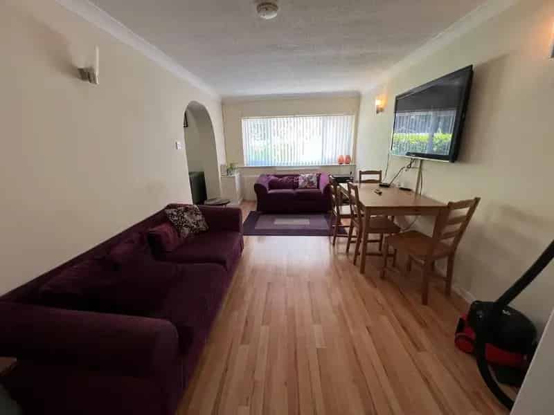 9 Bedroom Detached House For Sale