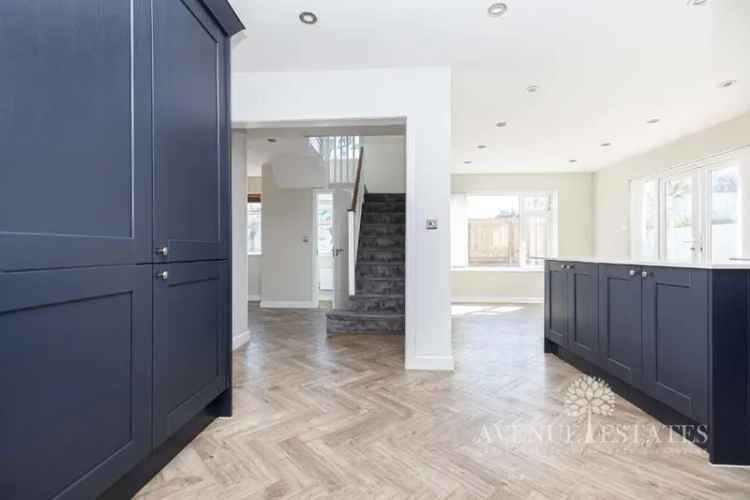4 Bedroom Detached House for Sale Hengistbury Head
