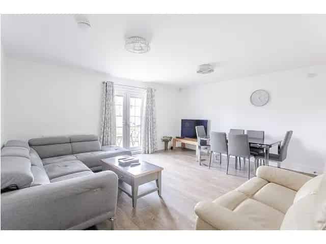 2 Bedroom Flat for Sale in Roslin