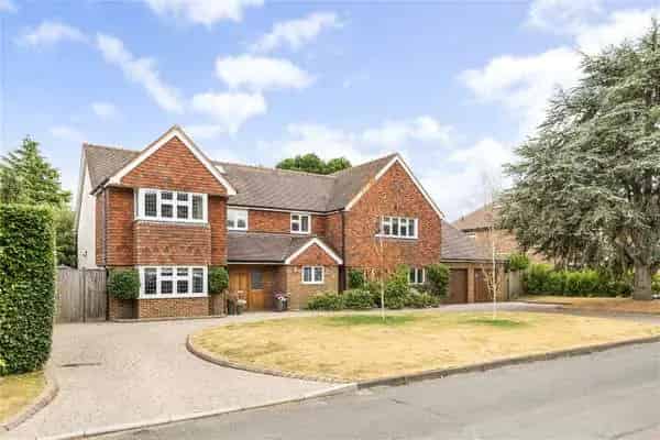 5 Bed Family Home with Games Room and Large Garden