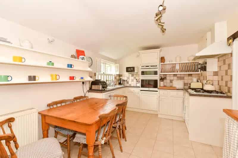 4-Bedroom Country Cottage with Self Contained Holiday Let