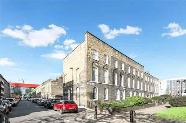 2-Bed Georgian Apartment with Private Garden London E1