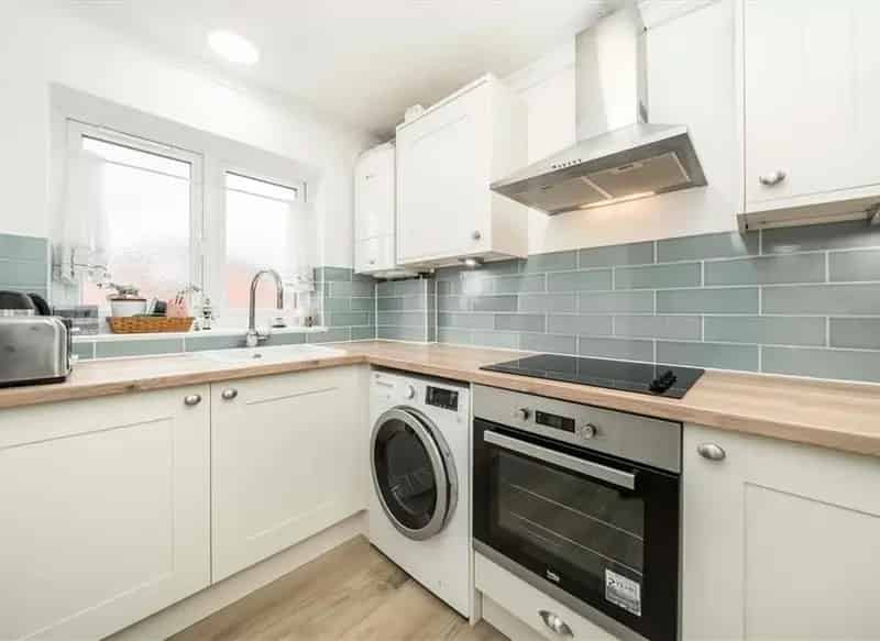 One Bedroom Flat near Lee Station Top Floor Leasehold