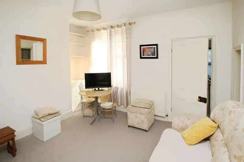 1 Bedroom Flat to Rent Wilmslow Town Centre Close to Train Station