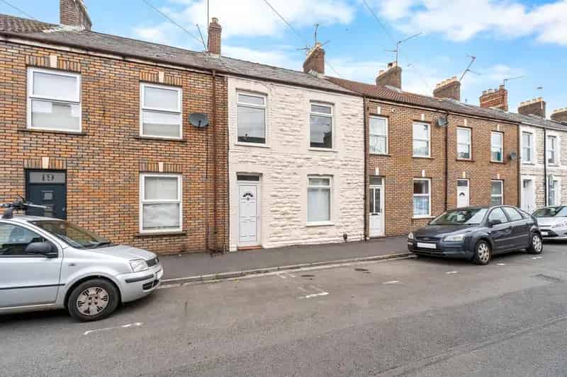 3 Bedroom Mid Terrace House for Sale