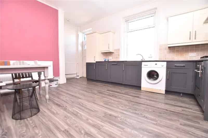 2 Bed Terrace House Springfield Lane Great Commuter Location