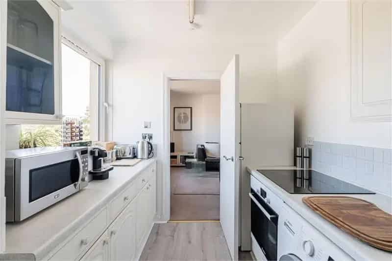 2 Bed Flat Upper Villa with Garden and Parking