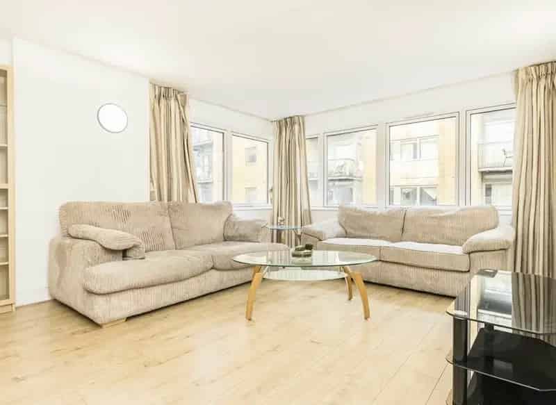 Two Bedroom Apartment in Gainsborough House South Quay