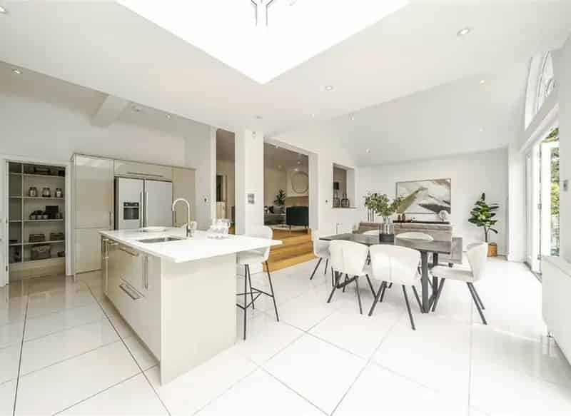 Four Double Bedroom Detached House Near Teddington High Street