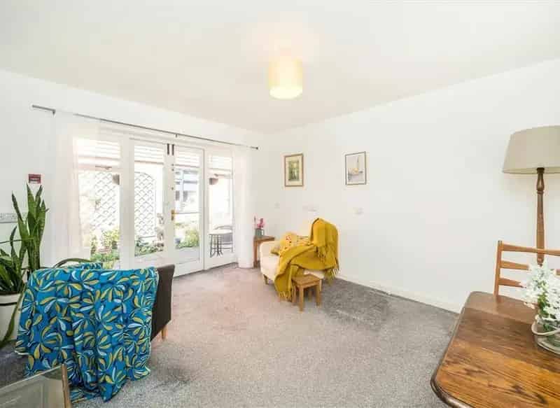 Spacious One Bedroom Retirement Flat Westcombe Park