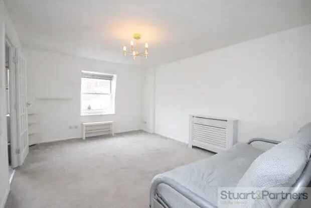 1 Bedroom Apartment near Mainline Station