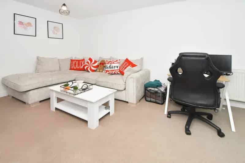 2 Bedroom Flat for Sale with Allocated Parking