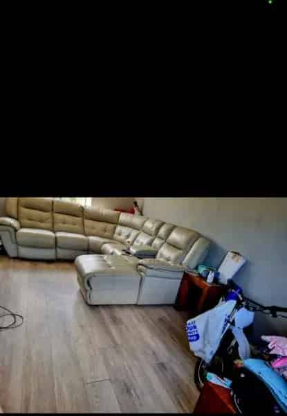 Large 2 Bed House Near Train Station - Convertible to 3 Bed