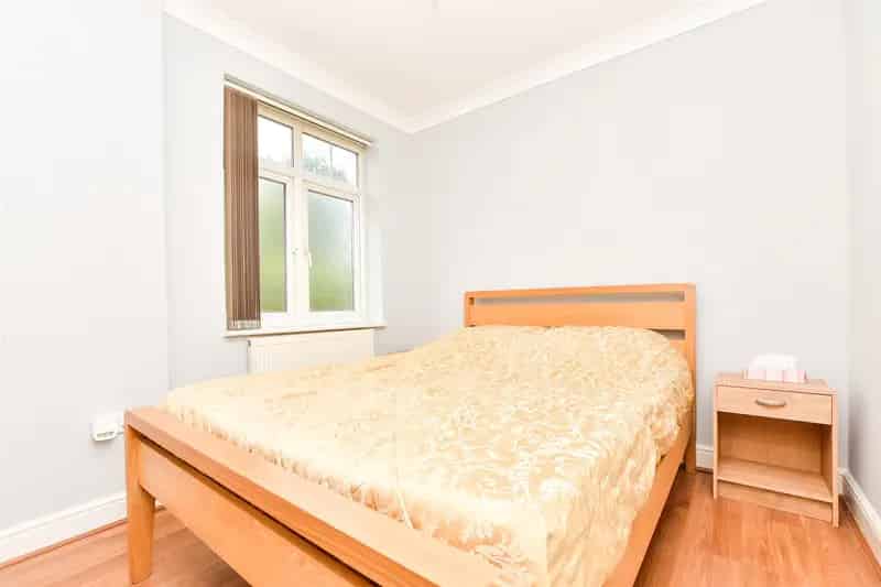 2 Bedroom Maisonette for Sale in Reigate Town Centre