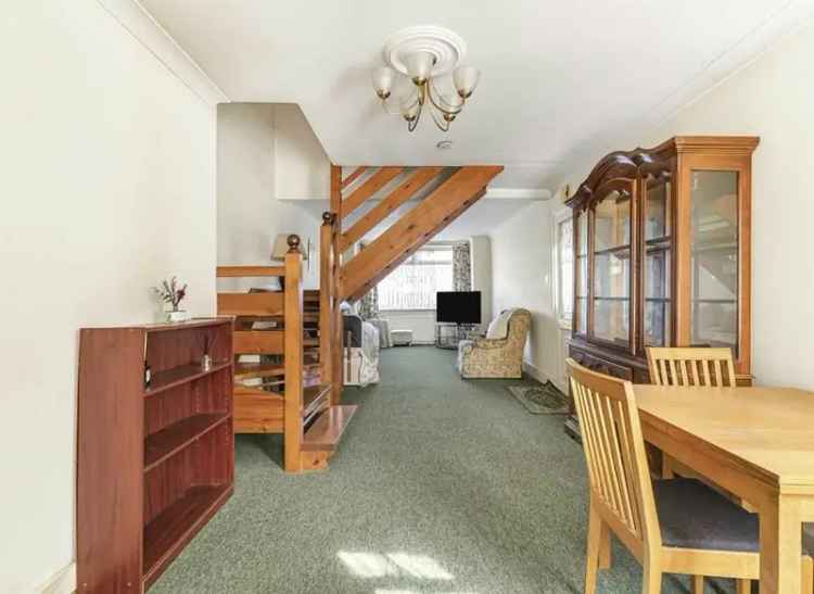 Four Bedroom Victorian House Near River Thames Kempton Park