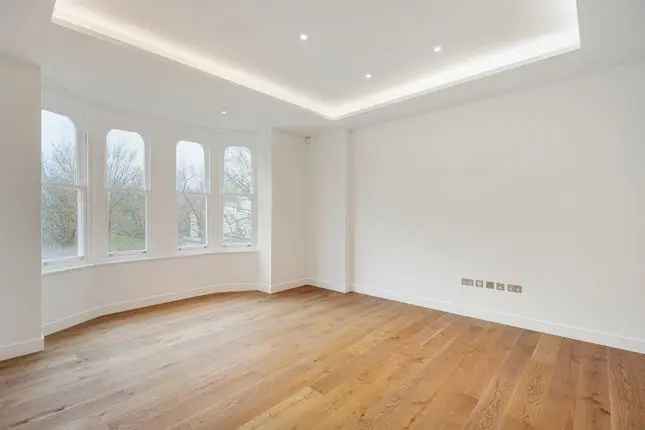 Flat to rent in Bayswater Road, London W2