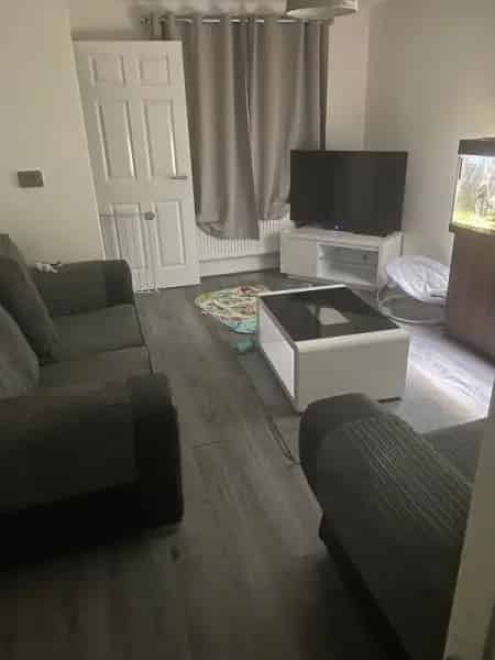 2 Bed House 3 Year Old Big Kitchen Good Size Bathroom
