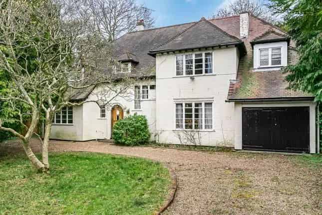 Detached House for Sale in Putney Heath London