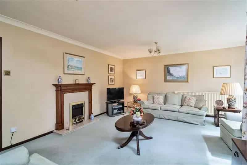 4 Bed House Cramond Private Gardens Driveway Garage