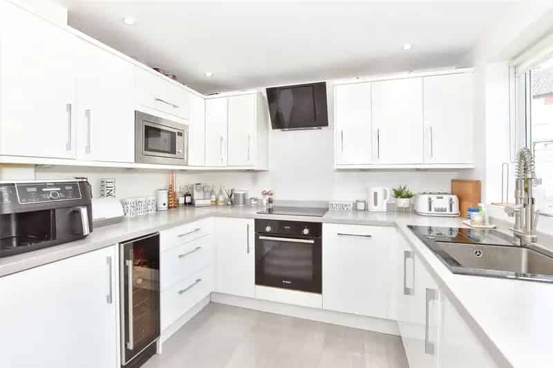 3 Bedroom End Terrace House For Sale