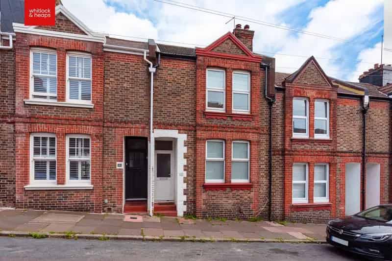 2 Bedroom Mid Terrace House For Sale - No Onward Chain